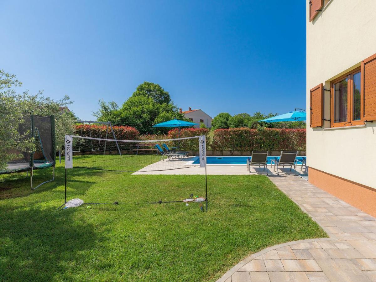 Holiday Home Linden Tree Pula Buitenkant foto